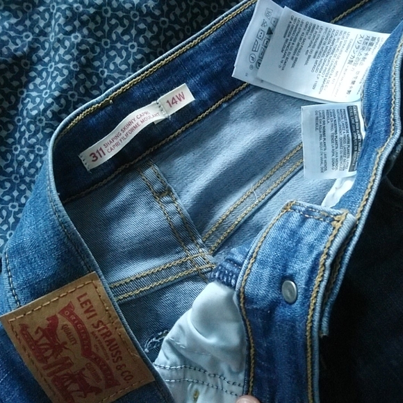 Stretchy 311 Shaping Jean Capri - Levi's - Picture 5 of 5